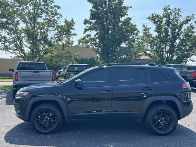 Photo of 2022 Diamond Black Crystal Pearlcoat Jeep Cherokee