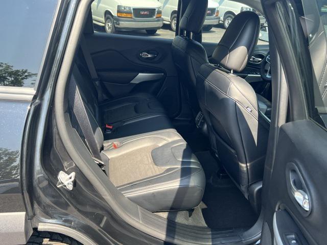 Photo of 2022 Diamond Black Crystal Pearlcoat Jeep Cherokee