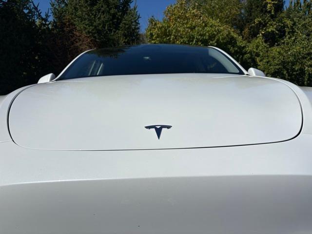 Photo of 2023 Pearl White Multi-Coat Tesla Model Y