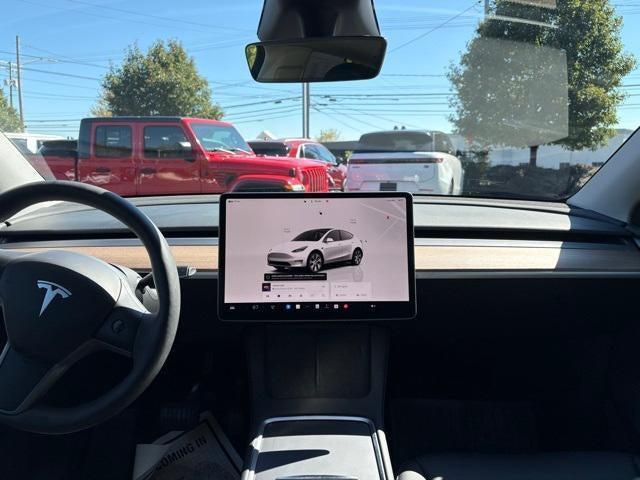 Photo of 2023 Pearl White Multi-Coat Tesla Model Y
