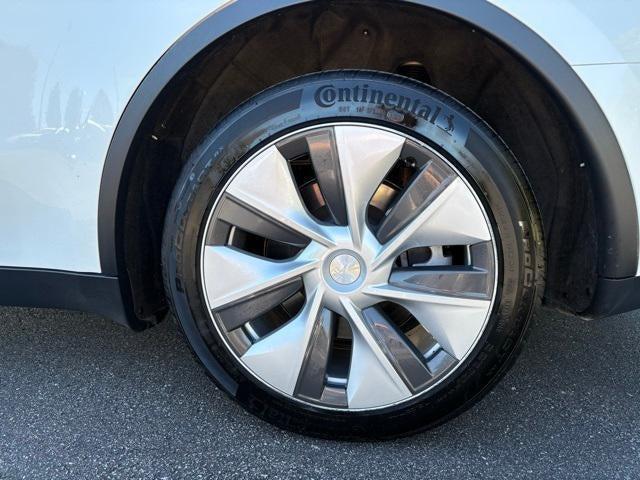 Photo of 2023 Pearl White Multi-Coat Tesla Model Y