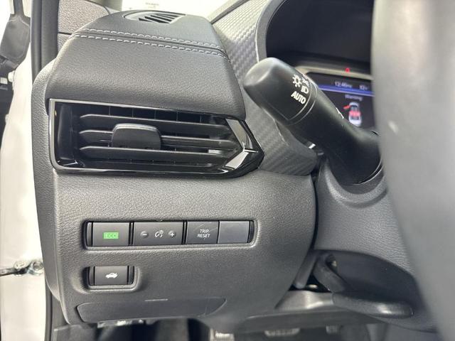 Photo of 2025 Aspen White Nissan Sentra