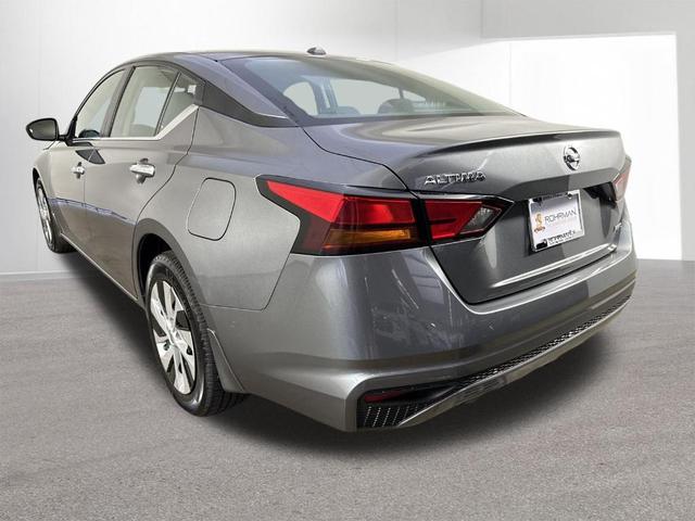 Photo of 2020 Gun Metallic Nissan Altima