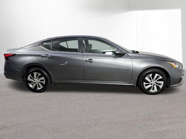 Photo of 2020 Gun Metallic Nissan Altima
