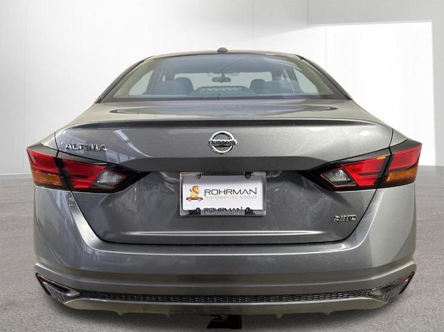 Photo of 2020 Gun Metallic Nissan Altima