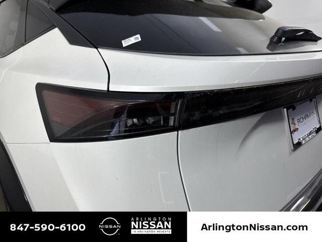 Photo of 2025 2t Wht Blk Roof Nissan ARIYA