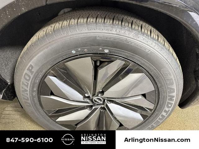 Photo of 2025 2t Wht Blk Roof Nissan ARIYA