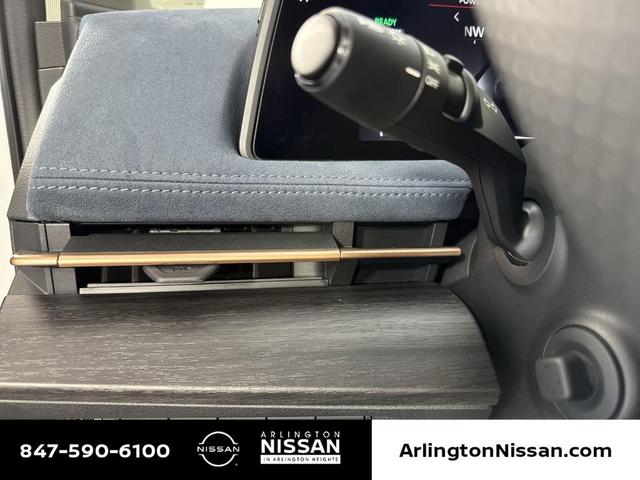 Photo of 2025 2t Wht Blk Roof Nissan ARIYA