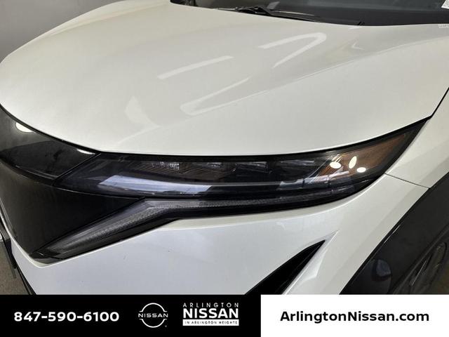 Photo of 2025 2t Wht Blk Roof Nissan ARIYA