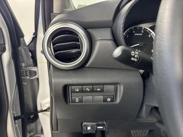 Photo of 2025 Brilliant Silver Metallic Nissan Versa