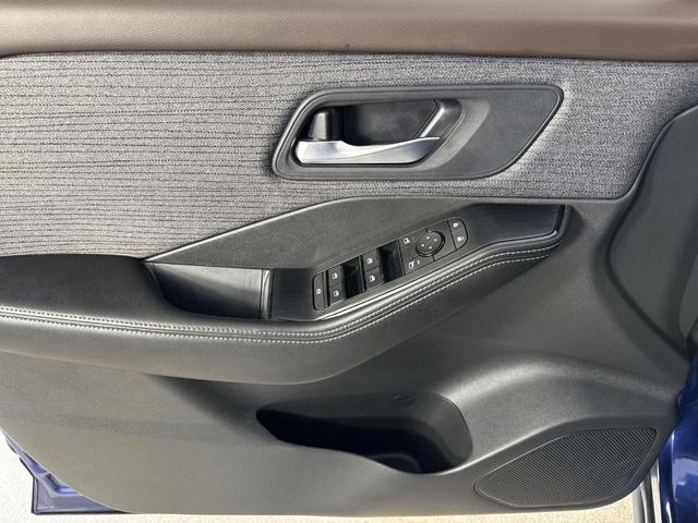 Photo of 2022 Caspian Blue Nissan Rogue