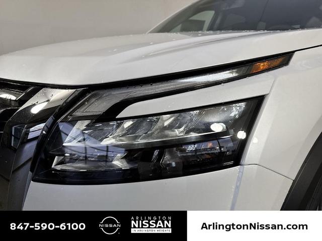 Photo of 2025 Everest White P Nissan Pathfinder