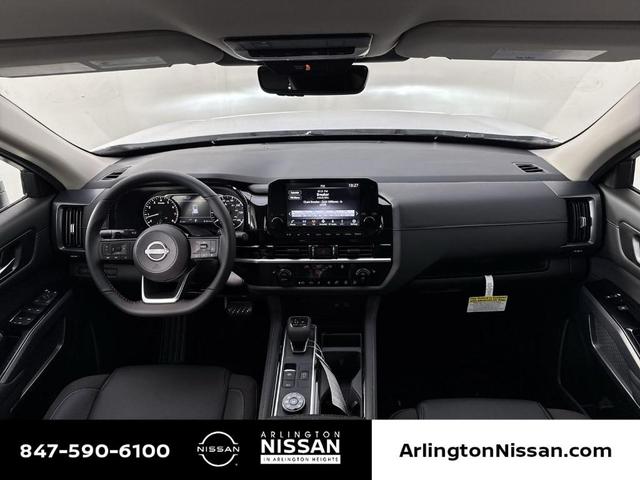 Photo of 2025 Everest White P Nissan Pathfinder