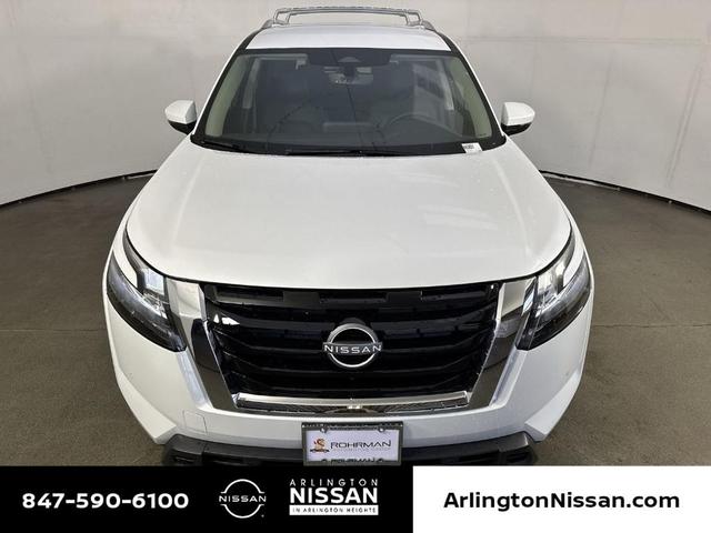 Photo of 2025 Everest White P Nissan Pathfinder