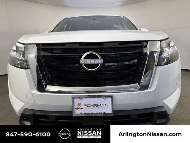 Photo of 2025 Everest White P Nissan Pathfinder
