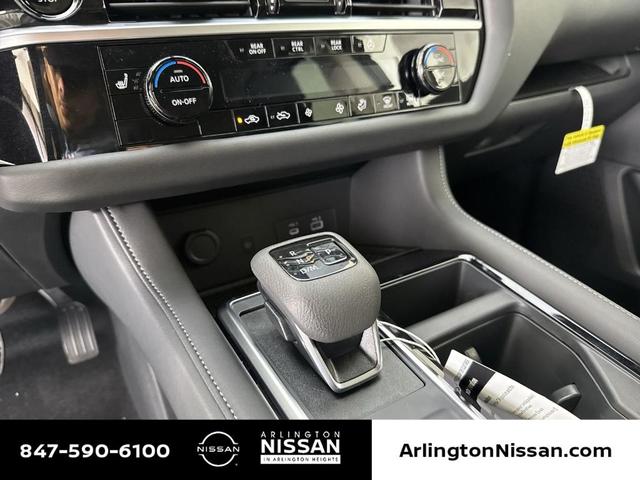 Photo of 2025 Everest White P Nissan Pathfinder
