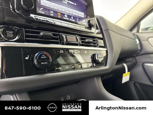 Photo of 2025 Everest White P Nissan Pathfinder