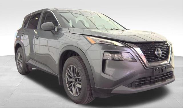 Photo of 2023 Gun Metallic Nissan Rogue