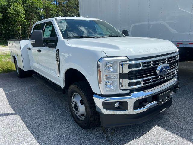 Photo of 2025 Oxford White Ford F-350