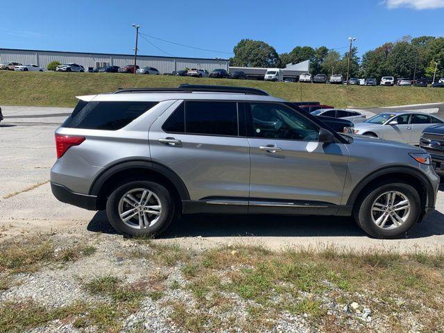 Photo of 2024 Silver Metallic Ford Explorer