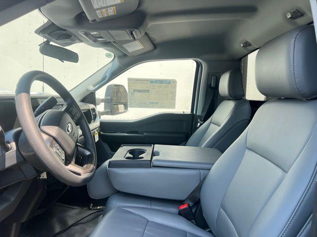 Photo of 2025 Oxford White Ford F-450