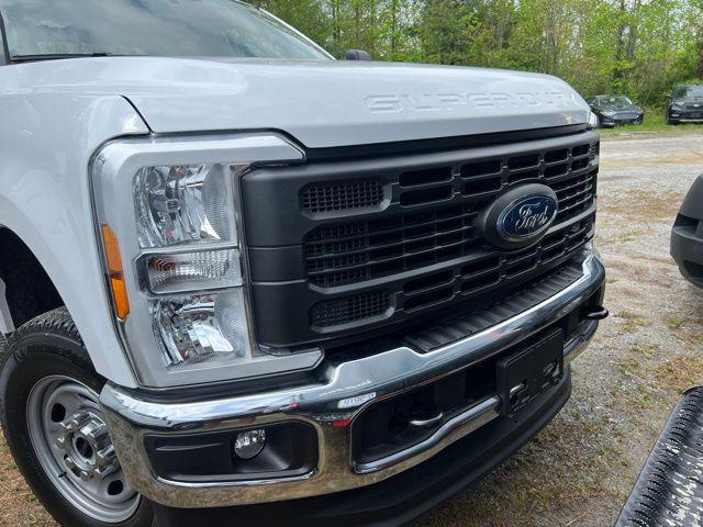 Photo of 2025 Oxford White Ford F-350