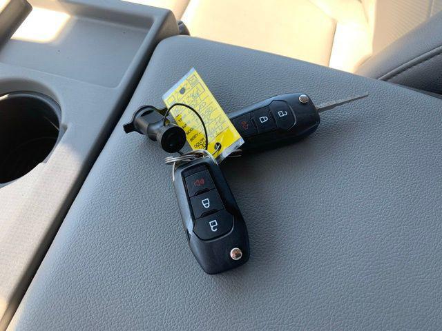 Photo of 2021 Oxford White Ford F-350