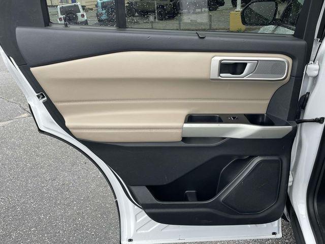Photo of 2023 Oxford White Ford Explorer