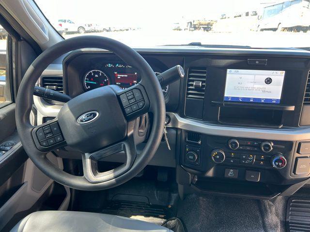 Photo of 2025 Oxford White Ford F-450