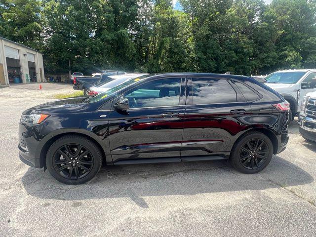 Photo of 2024 Agate Black Metallic Ford Edge