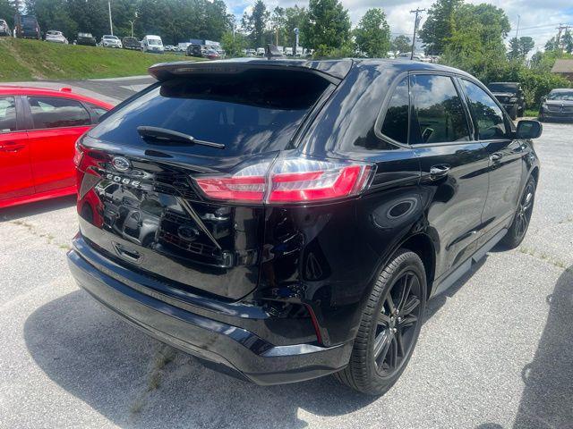 Photo of 2024 Agate Black Metallic Ford Edge