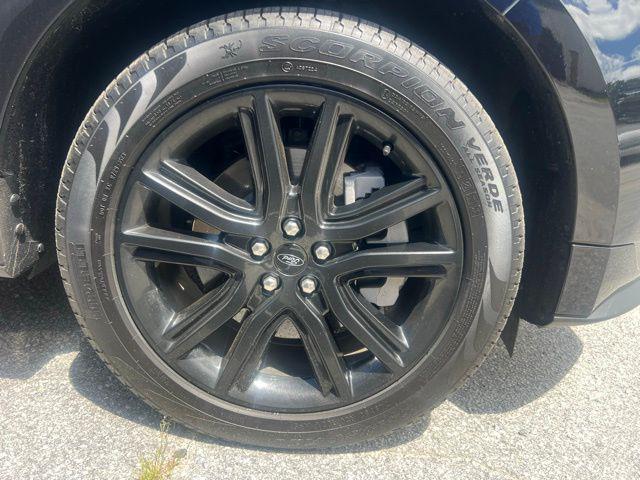 Photo of 2024 Agate Black Metallic Ford Edge