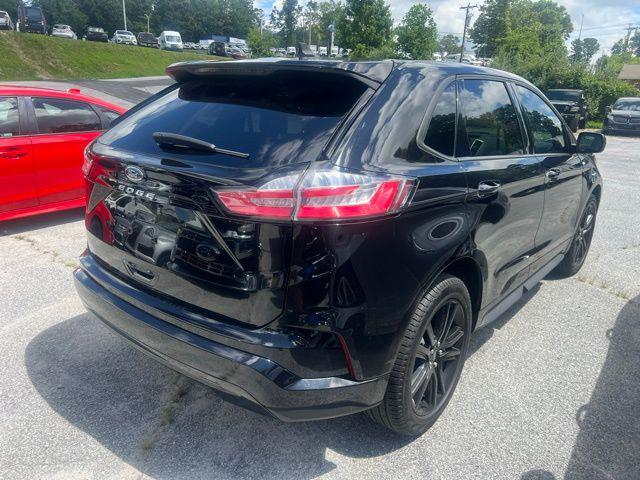 Photo of 2024 Agate Black Metallic Ford Edge