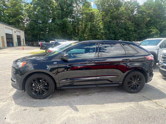 Photo of 2024 Agate Black Metallic Ford Edge