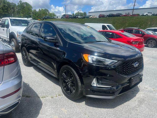 Photo of 2024 Agate Black Metallic Ford Edge
