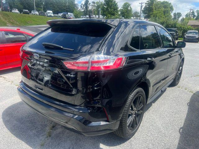 Photo of 2024 Agate Black Metallic Ford Edge