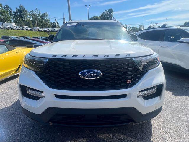 Photo of 2023 Star White Metallic Tri-Coat Ford Explorer