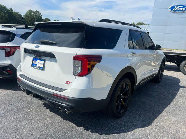 Photo of 2023 Star White Metallic Tri-Coat Ford Explorer