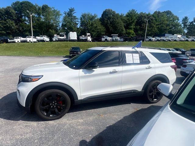 Photo of 2023 Star White Metallic Tri-Coat Ford Explorer