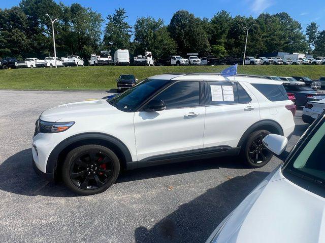 Photo of 2023 Star White Metallic Tri-Coat Ford Explorer