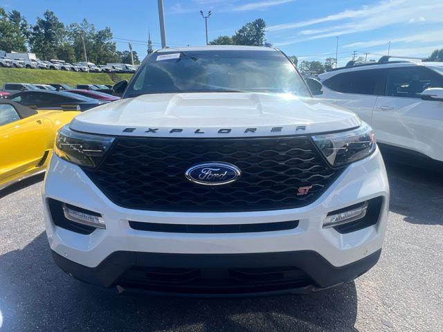 Photo of 2023 Star White Metallic Tri-Coat Ford Explorer