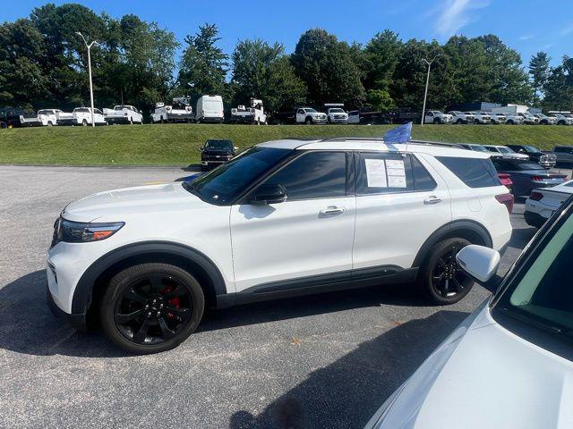 Photo of 2023 Star White Metallic Tri-Coat Ford Explorer