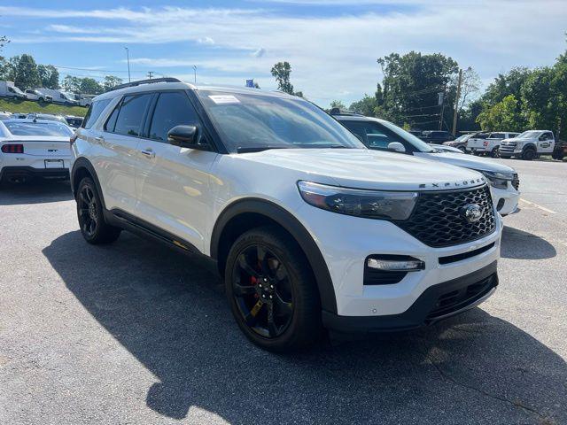 Photo of 2023 Star White Metallic Tri-Coat Ford Explorer