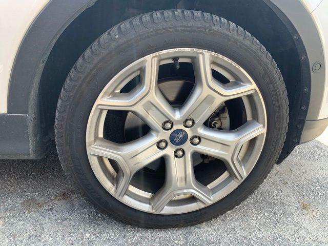 Photo of 2019 White Platinum Ford Escape