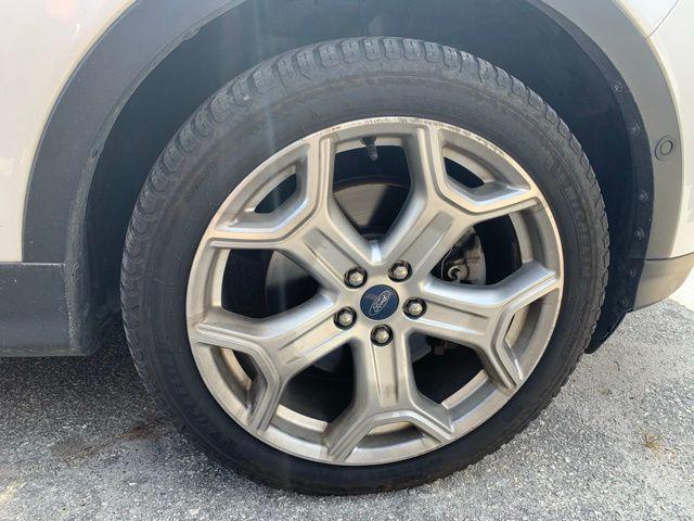Photo of 2019 White Platinum Ford Escape