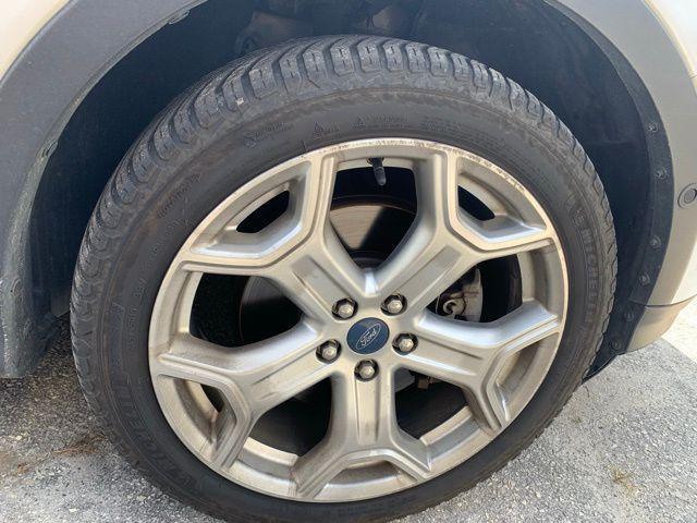 Photo of 2019 White Platinum Ford Escape