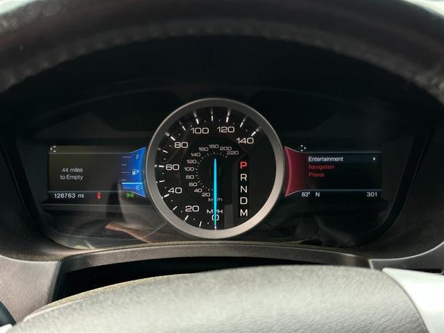 Photo of 2015 White Ford Explorer