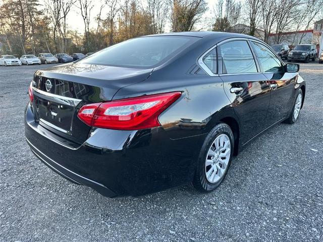 Photo of 2017 Super Black Nissan Altima