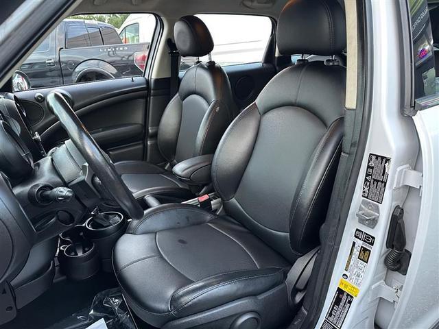 Photo of 2014 Light White MINI Countryman