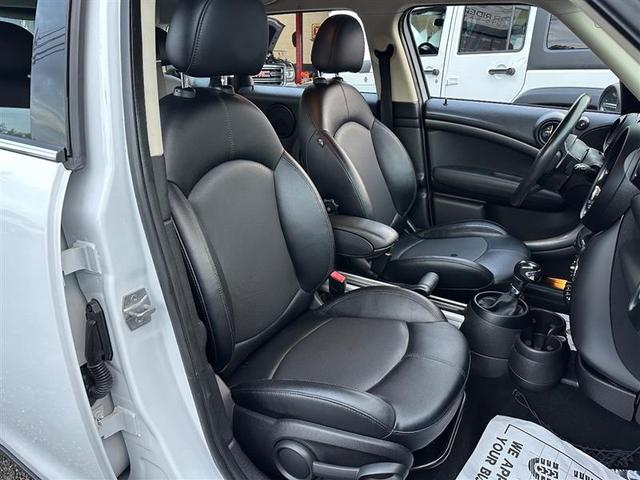 Photo of 2014 Light White MINI Countryman